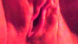 Muscle milf can't hold back her horniness again and jerks off until she cums