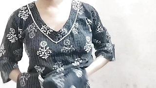 Sex karte hue step sister ke chachi ne dekh liya