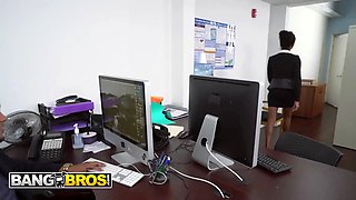 Bangbros - Ivy Young finds out the best way up is going down on her manager in a insane office vignette