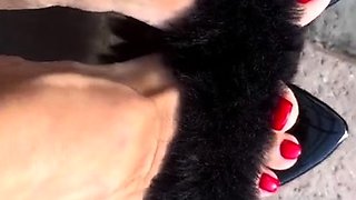 Close up amateur beauty uses her toy to masturbates