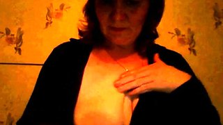 Mature Russian Amateur Irina Shows Off on Webcam