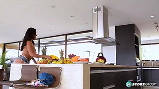 It's Hot in Shanie Gaviria's Kitchen