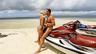 Amateur blonde girlfriend hardcore fucks