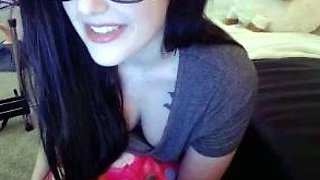 Cute amateur webcam teen girl toying pussy on webcam