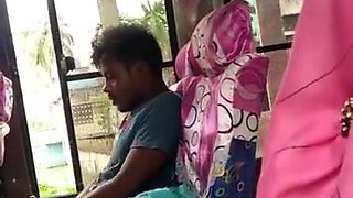 Kinky Indian dude jerks off and cums in the bus
