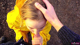 I Met My Ex-girlfriend, Teen Slut, She Offered to Give a Blowjob on the Street - POV
