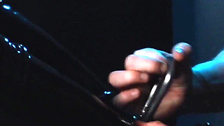 Challenging electro session for the Rubber Slut from Germany