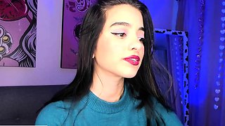 Naked amateur webcam girl fingering her pussy live on camera