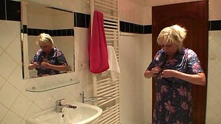 Busty GILF goes from the shower to sucking dick