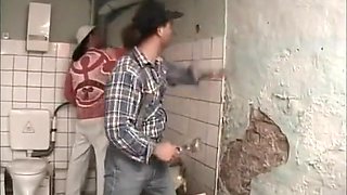 Geile Fickschlampe Wird Von Zwei Kerlen Drangenommen (bu) - Jorg Jj And Claudio Meloni