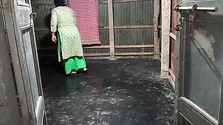 Desi Aunty Anal Fuck - SAFI-SEXY Bangs Stepmom's Tight Ass Doggy Style