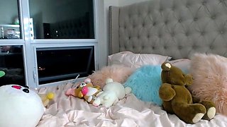 Amateur webcam girl masturbate big dildo