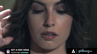 Bubble butt action with luring Scarlett Alexis and Chanel Camryn from Girls Way