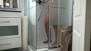 Perverted Landlord In NYC Masturbates While Watching His 18 Year Old Tennant Shower