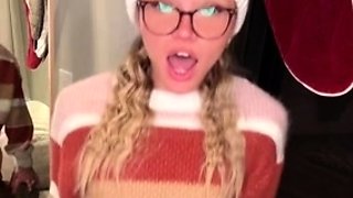 Small titted babe toys her pussy on webcam