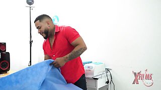 Dirty's masseur sex