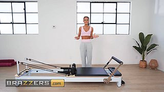 Brazzers - sexy Ryan Reid gets her Tight Pussy opened up in a fucking gym session with Victor Ray’s help