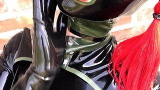 Amateur cd in latex masturbating dildoing