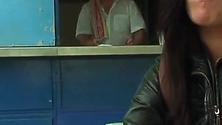 I'm lost and I ask for information in the area in exchange for a fuck with my very hot, very tight and shaved pussy