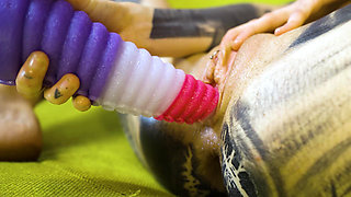 Ceci Milkymouzz wants to stuff her delicious pussy