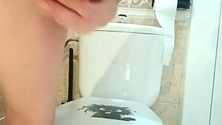 Big Ass White MILF Gets in Bubble to Masturbate Super Hard Until She Cums