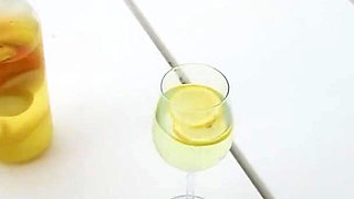 Angelika and Amalia Want a Discount