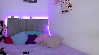 Brunette Couch Webcam Solo Fun Masturbating