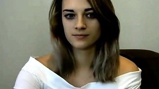 Webcam Girl Flashes Her Tits for Us