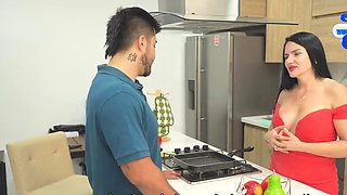 Colombiana in kitchen gives hottest cowgirl ride, mummy