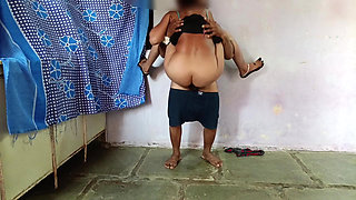 Sasur ji ne apne sagi Bahu ko kursi per ghodi banakar ke choda jameen per ghodi banaya hathon per uthakar land ki sawari karai sabhi positio