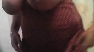 Who is this amateur with big nipples and saggy tits?