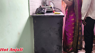 I sucked beautiful hot Anjali aunty's breasts and fucked her pussy, a lot of water came out of her pussy in Bhojpuri style.