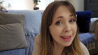 Hot amateur brunette masturbates