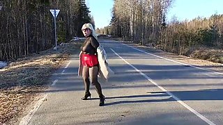 Molten COUGAR on the road lures with her arse