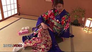 Ayumi Shinoda Sizzles in Kimono with Jaw-Dropping Blowjob Performance Live On-Cam