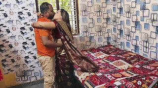 Desi Indian Bhabhi Get Fucked in Her Tight Pussy by a Swiggy Delivery Boy