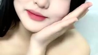 【一臉呆萌今日剛播女神】大紅唇白嫩美乳