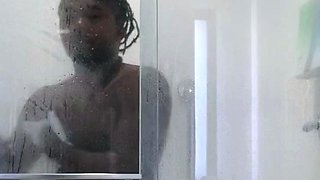 Amateur milf with big ass makes herself cum