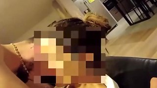 il se baise une femme mariée devant son cocu