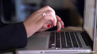 Caly, 35, likes to be in charge! - Jacquie et Michel TV