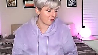 Big boobs milf masturbates with her dildo