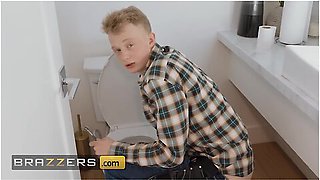 - Payton Hall Plays An Old Trick In The Book To Get The Plumber Naked & In Her Bed