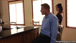 Kendra Lust is a hot cougar and she is looking for Big Dick in crazy ameirca