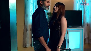 Sexy milf babe playing with dildo on webcam