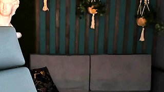 Amateur webcam girl masturbate big dildo