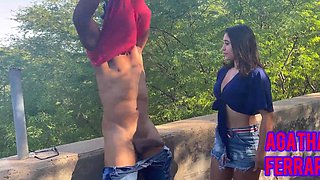 Novinha Moaning Until Cumming in the Black Guy's Roll