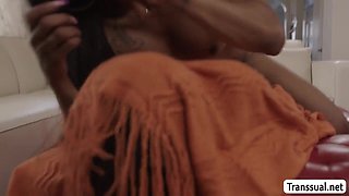 TRANSSEXUAL Ebony not affected by boyfriens spear
