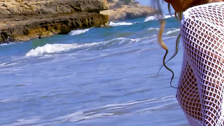Beautiful Babe Get All Fuck Holes Penetrated by Her Photographer on the Beach