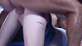 Le Bus Des Libertins #3 Defi Du Jour: "se Faire Baiser Sur Un Ring "!