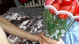 My Girlfriend Woke Me up with Bouquets of Flowers and Cunnilingus